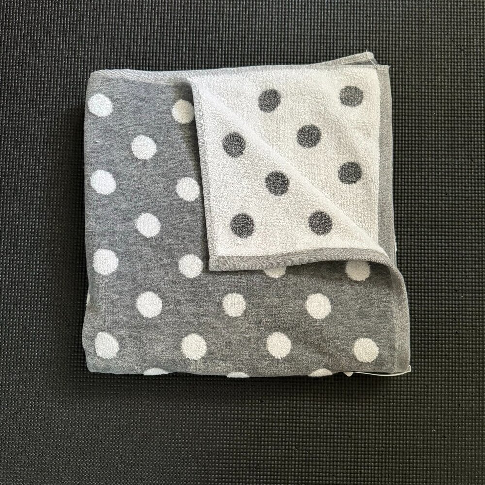 Alfred Sung Gray White Polka Dot Bath Towel Eco Melange Reversible Dots
